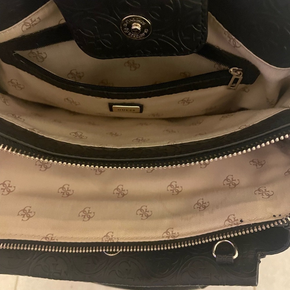 Guess purse - Picture 4 of 5